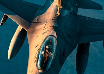 908th EARS connects with F-16’s