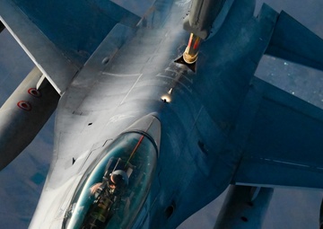 908th EARS connects with F-16’s