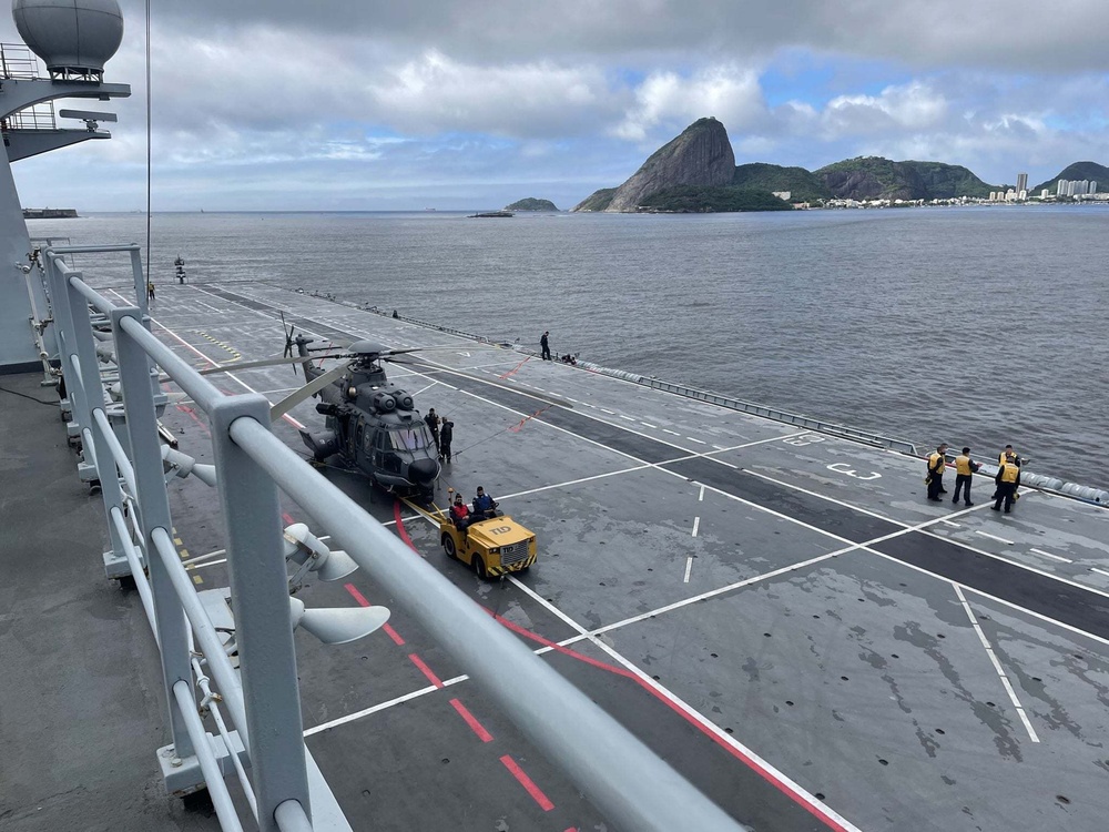 US Navy and Marine officers participate in Brazilian Exercise DRAGÃO