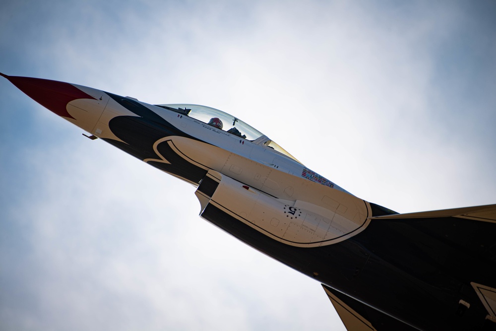 Thunderbirds perform at Thunder and Lightning over Arizona