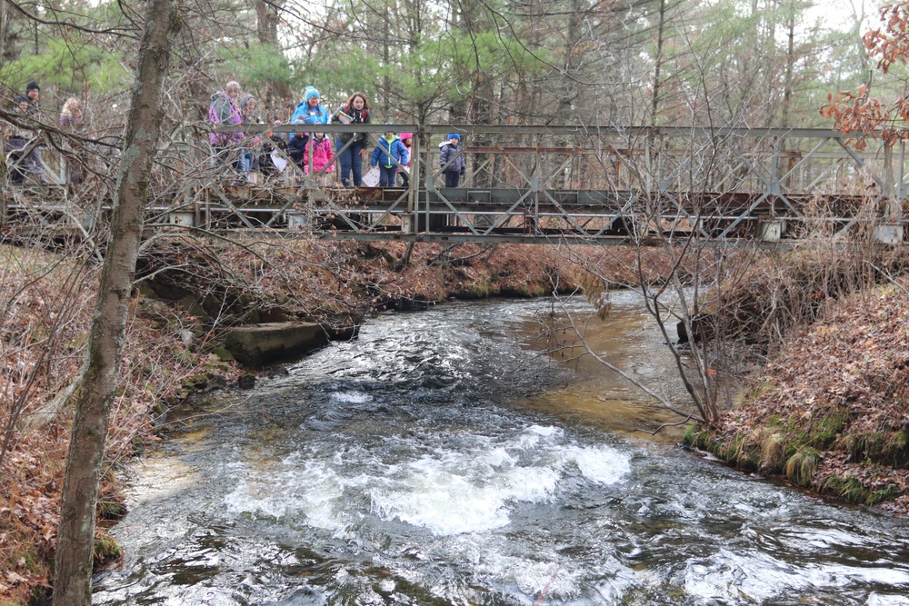 Wisconsin USO holds hike, hunt event for Fort McCoy community