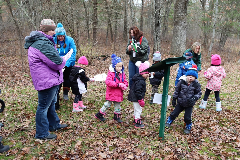 Wisconsin USO holds hike, hunt event for Fort McCoy community