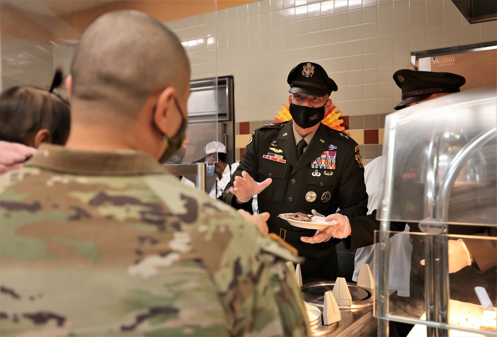 Fort Knox leaders serve Soldiers, Families at post’s annual Thanksgiving meal