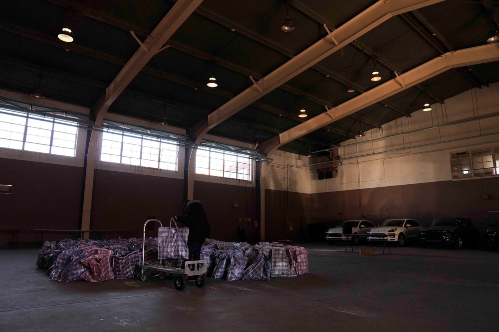 1st Marine Corps District Assists in Long Island Veterans Stand Down