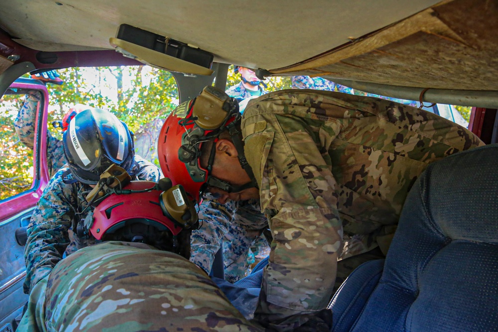 Cbirf trains with the 911th Technical Rescue Engineer Company