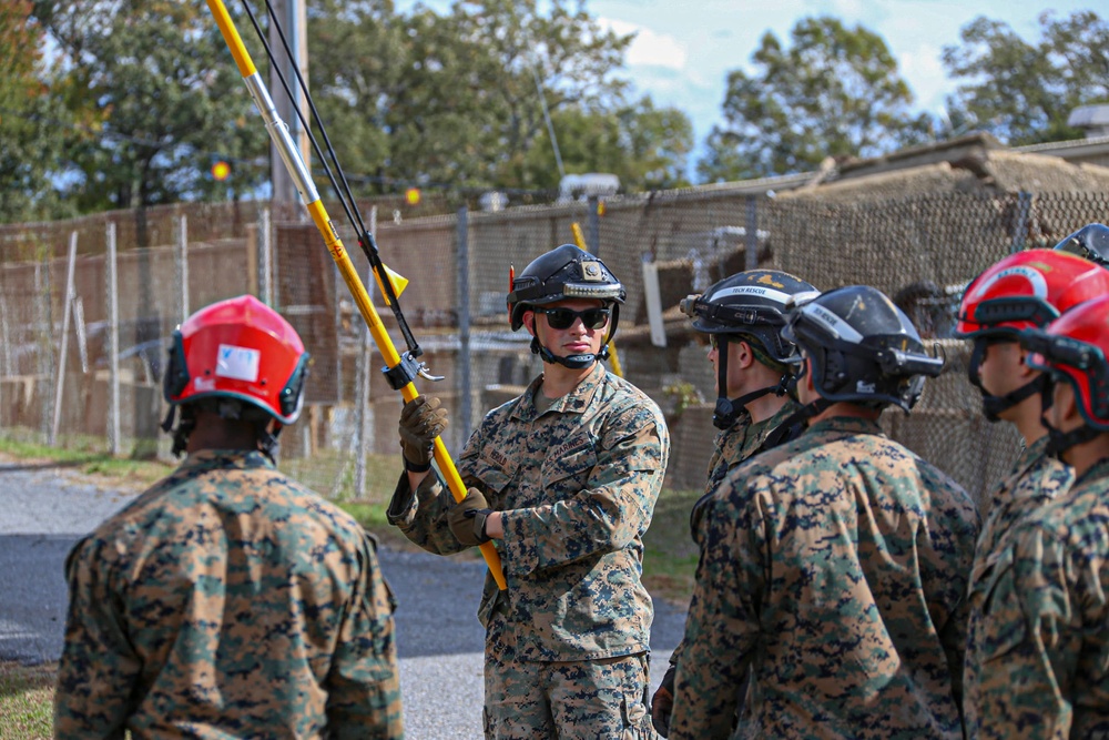 Cbirf trains with the 911th Technical Rescue Engineer Company