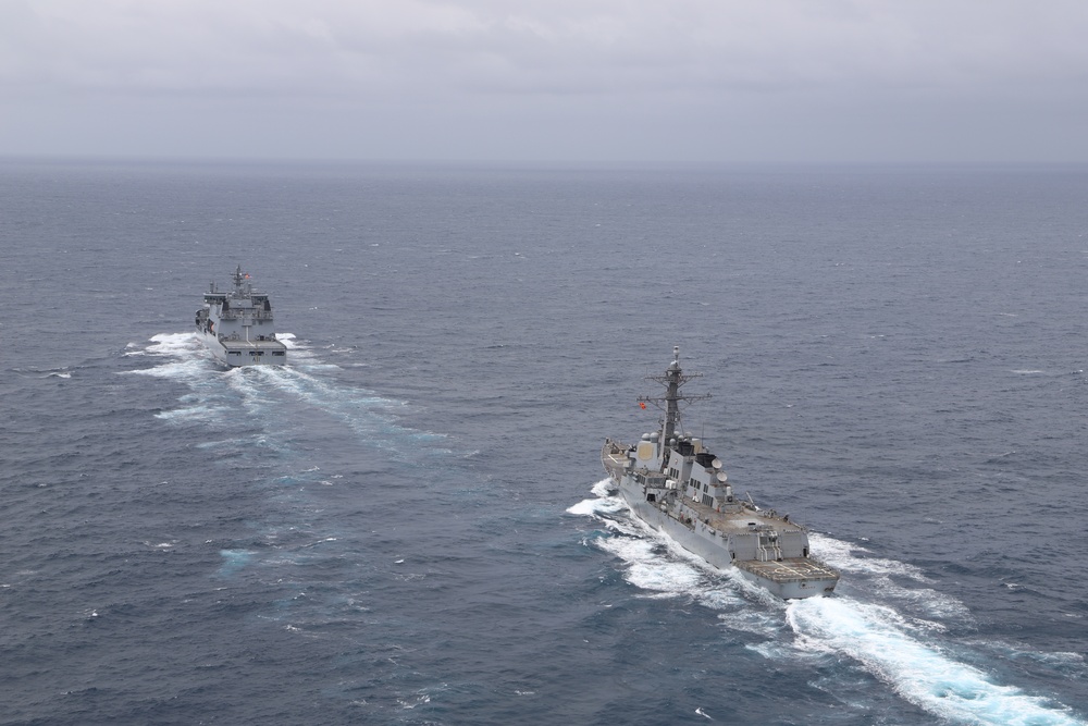 USS Howard Conducts Underway Operations with New Zealand oiler HMNZS Aotearoa