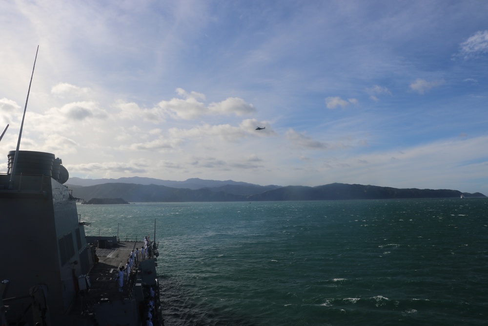 USS Howard Arrives in New Zealand for a Port Visit