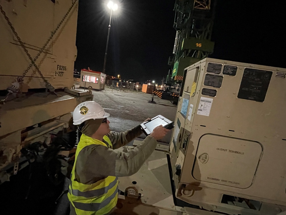 635 MCT Conducts Port Operations
