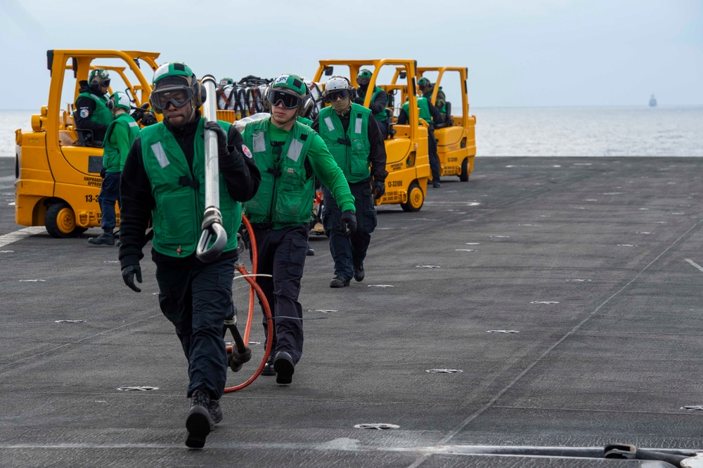 USS Carl Vinson (CVN 70) Conducts VERTREP with USNS Washington Chambers (T-AKE 11)
