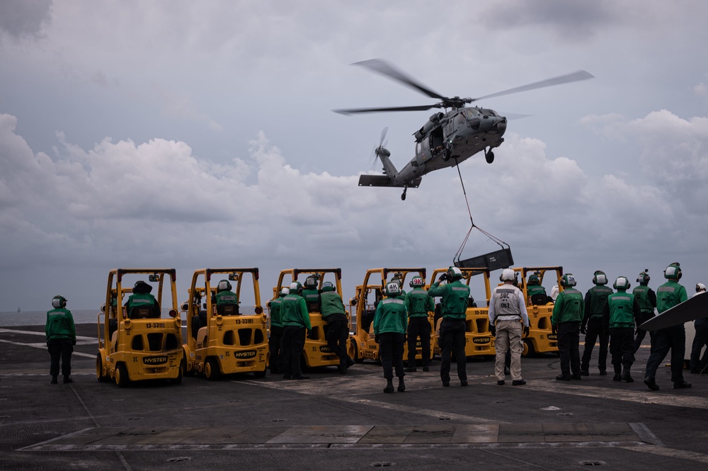 USS Carl Vinson (CVN 70) Conducts VERTREP with USNS Washington Chambers (T-AKE 11)
