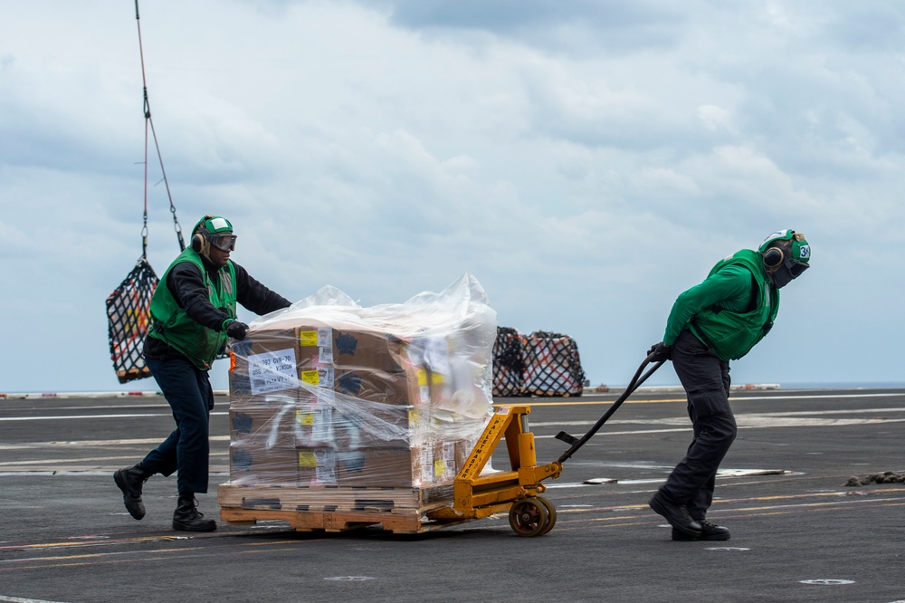 USS Carl Vinson (CVN 70) Conducts VERTREP with USNS Washington Chambers (T-AKE 11)