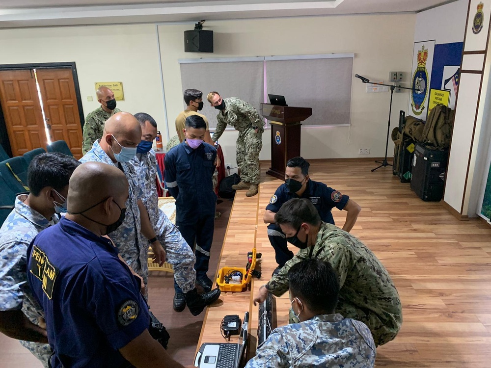 Mobile diving and salvage unit diving exercise