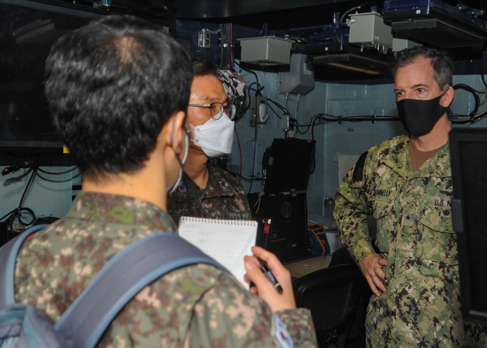 Republic of Korea Navy Admiral Visits Commander, Task Force 70
