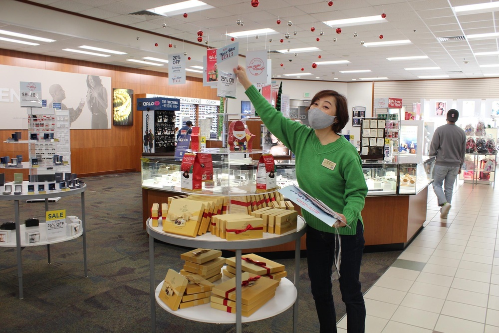 NEX Locations Prepare for Navy Blue Holiday Weekend