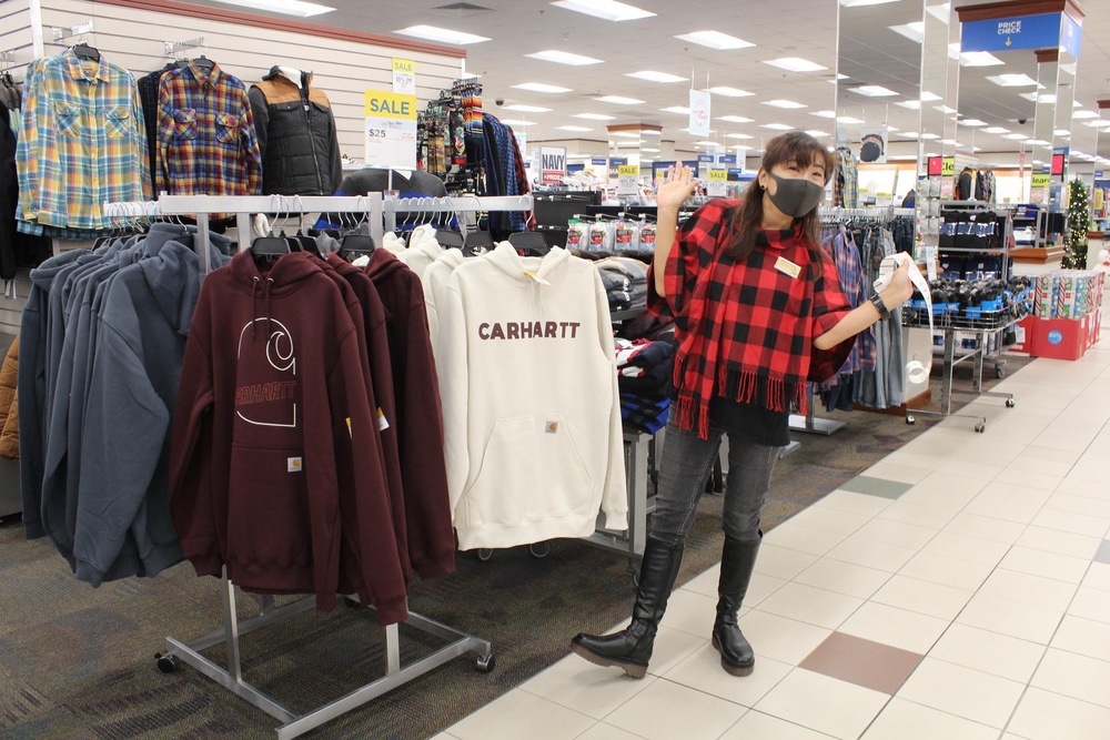 NEX Locations Prepare for Navy Blue Holiday Weekend