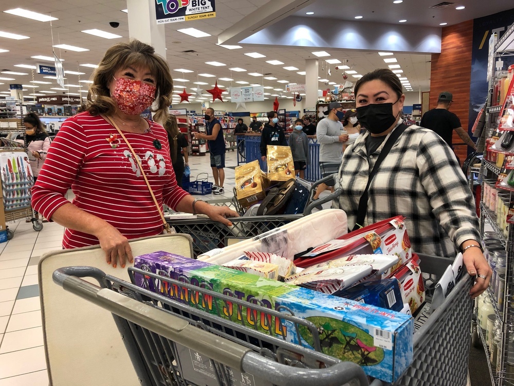 Shoppers Take Advantage of NEX Navy Blue Holiday Sales