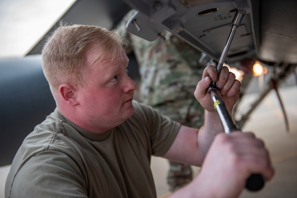 180FW Conducts Night Operations