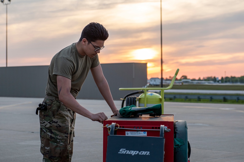 180FW Conducts Night Operations