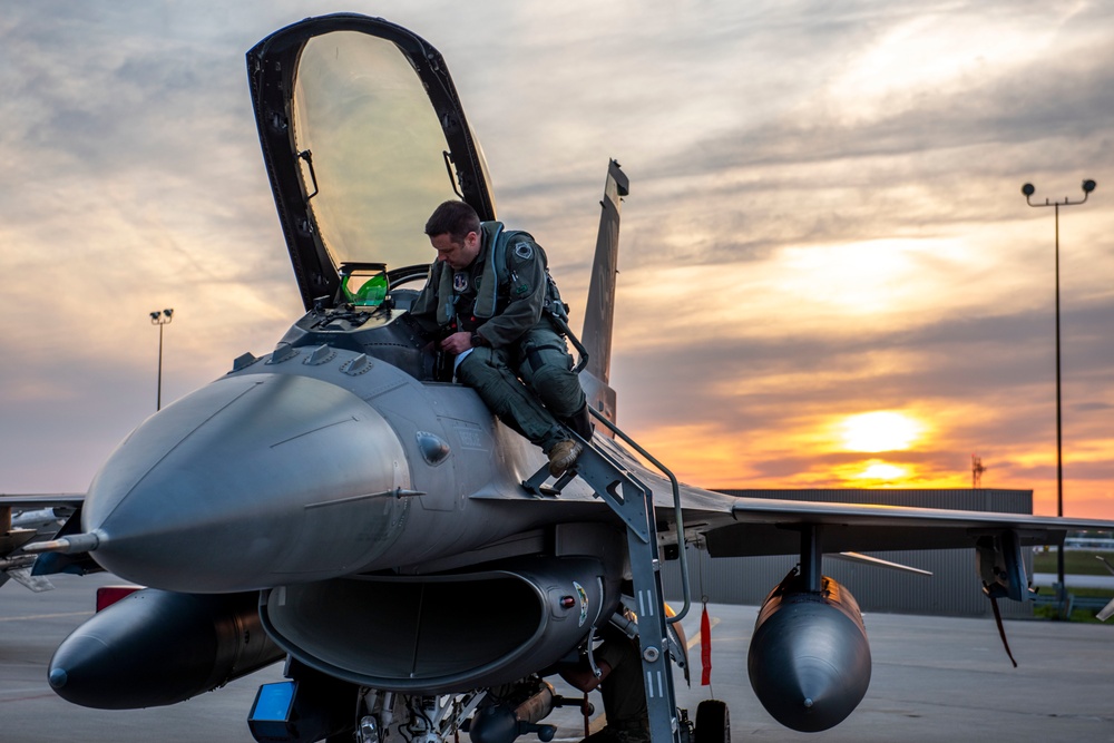 180FW Conducts Night Operations