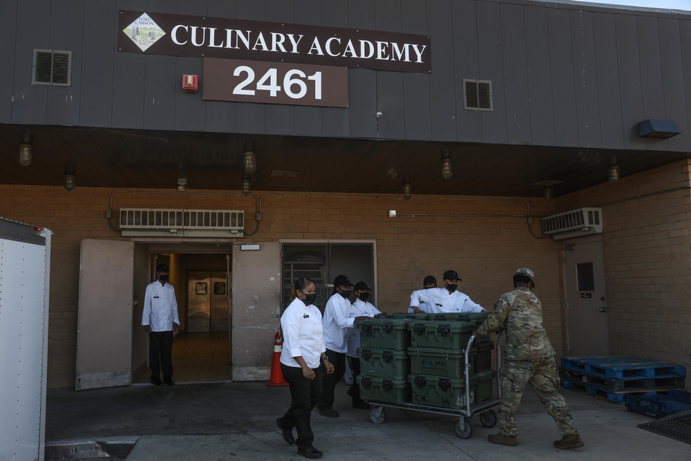 Ivy Soldiers feed local community Thanksgiving meal