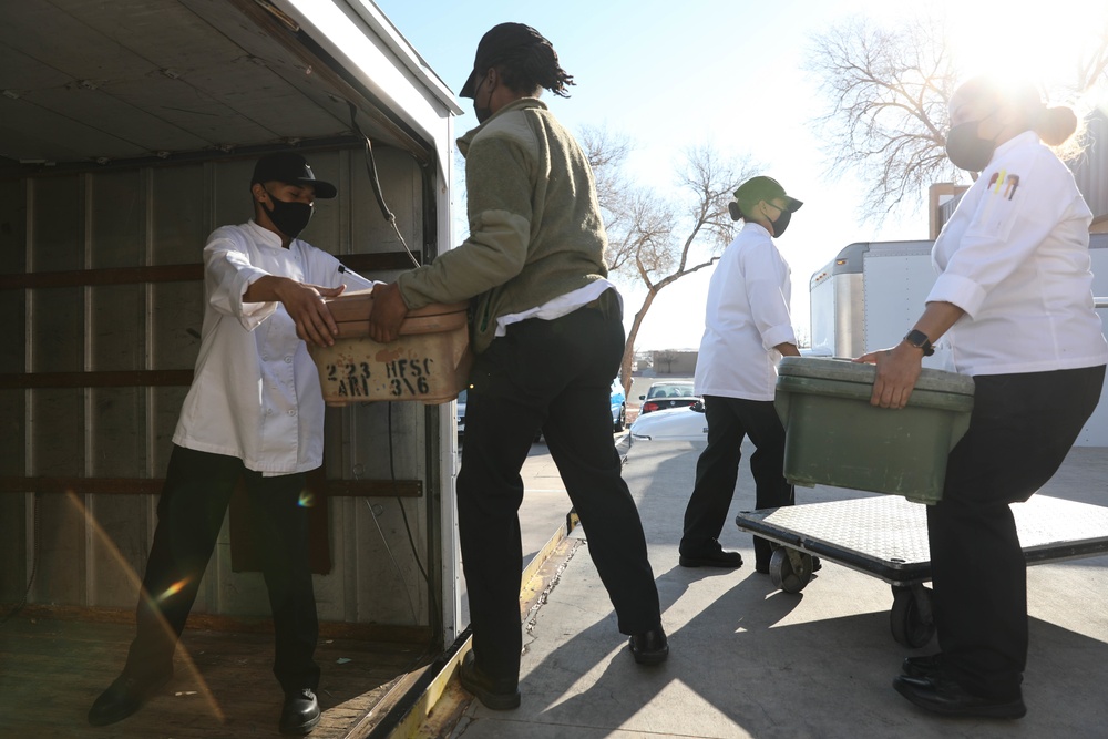 Ivy Soldiers feed local community Thanksgiving meal
