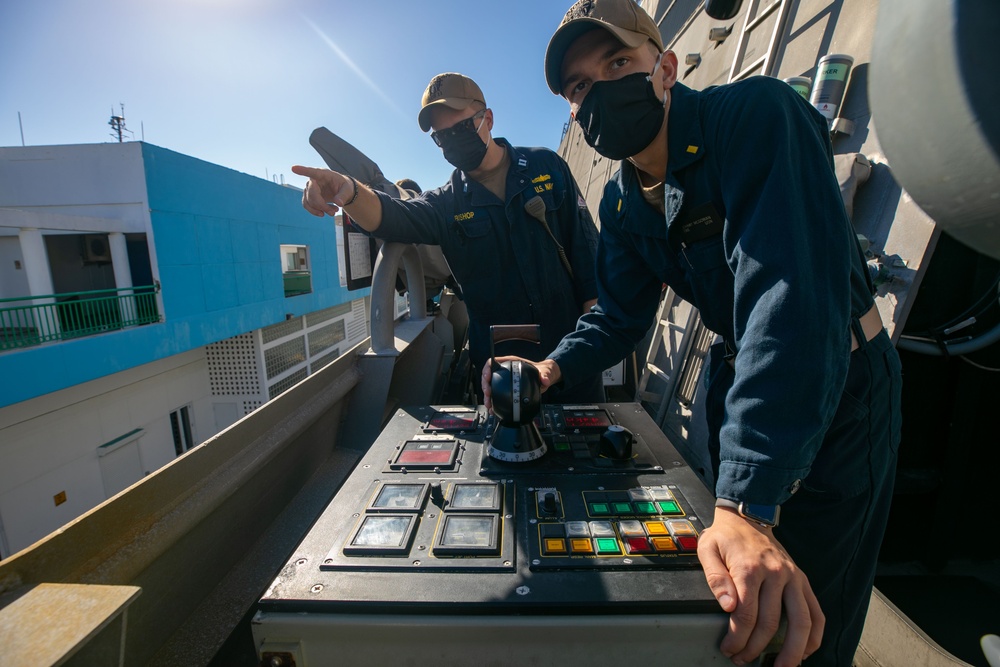 USS Sioux City Sailors Maneuver the Ship Away from the Pier