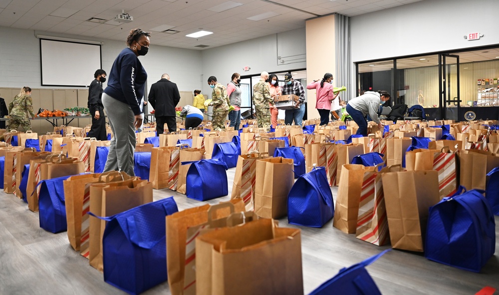 Joint Base Anacostia-Bolling and community volunteers help with holiday charitable food drive
