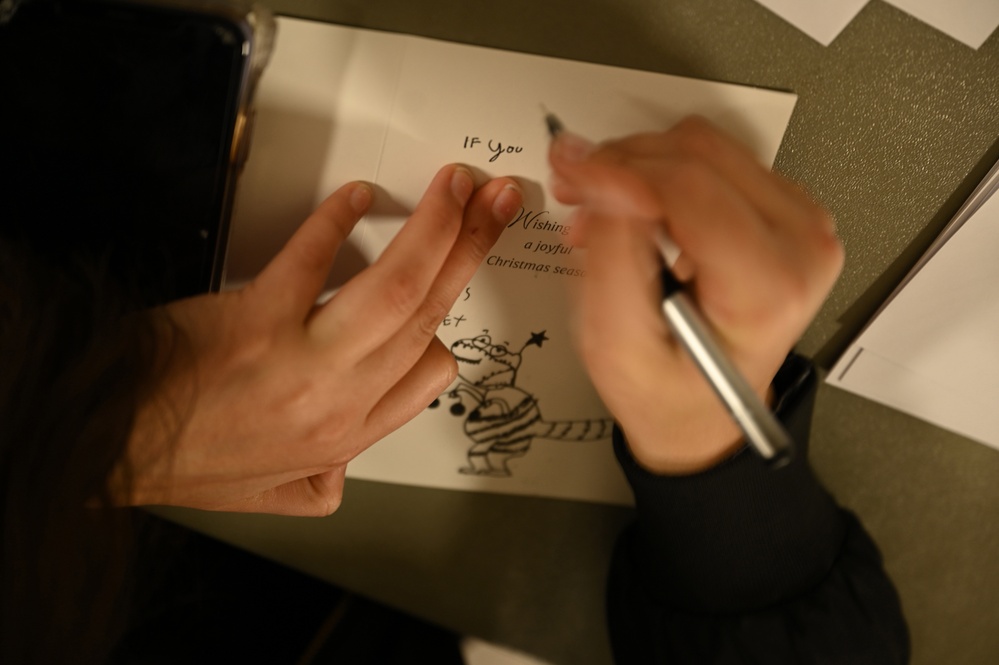 Joint Base Anacostia-Bolling volunteers help with Thanksgiving holiday food bag giveaway