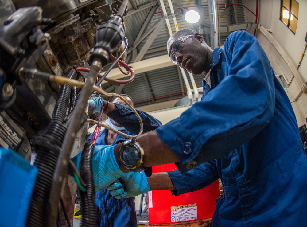 NAVSCIATTS AFRICOM students participate in Outboard Motor course