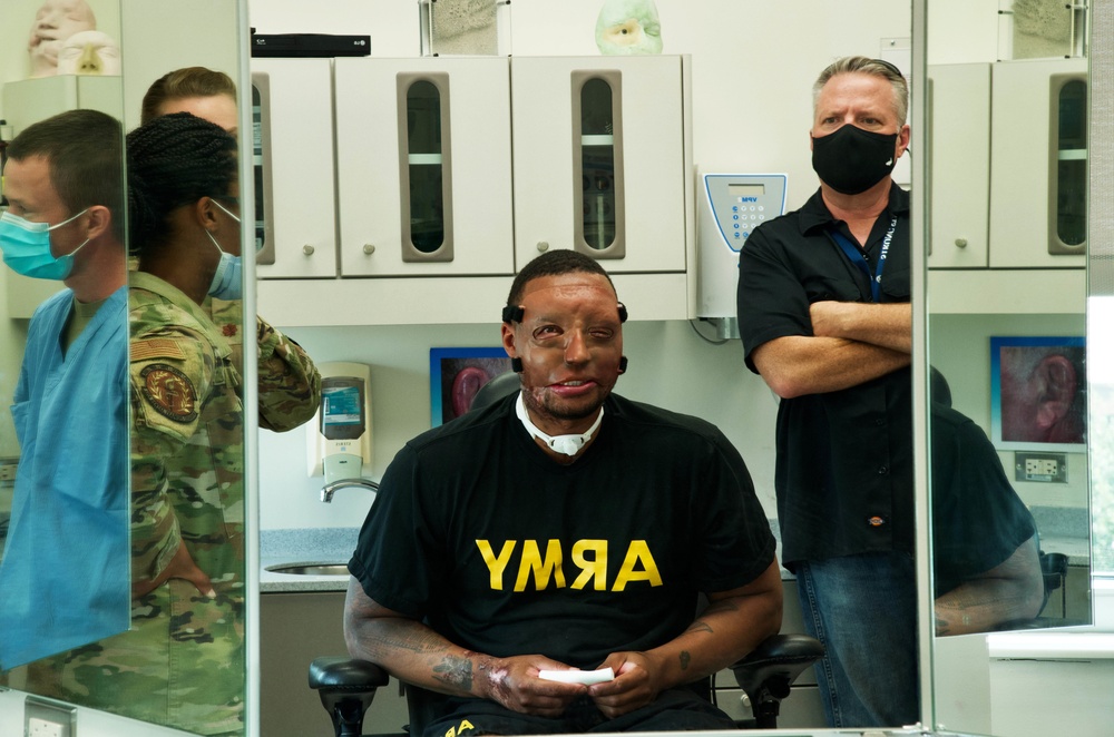 59 MDW: Art, medicine merge in patient care