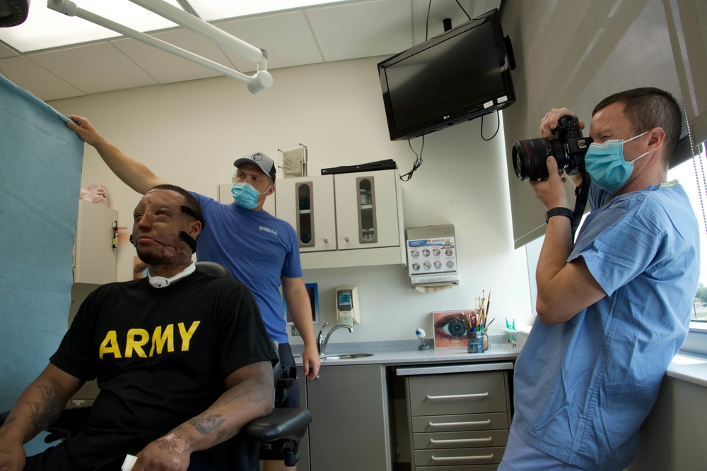 59 MDW: Art, medicine merge in patient care