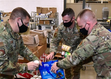 150 military families receive Thanksgiving meals