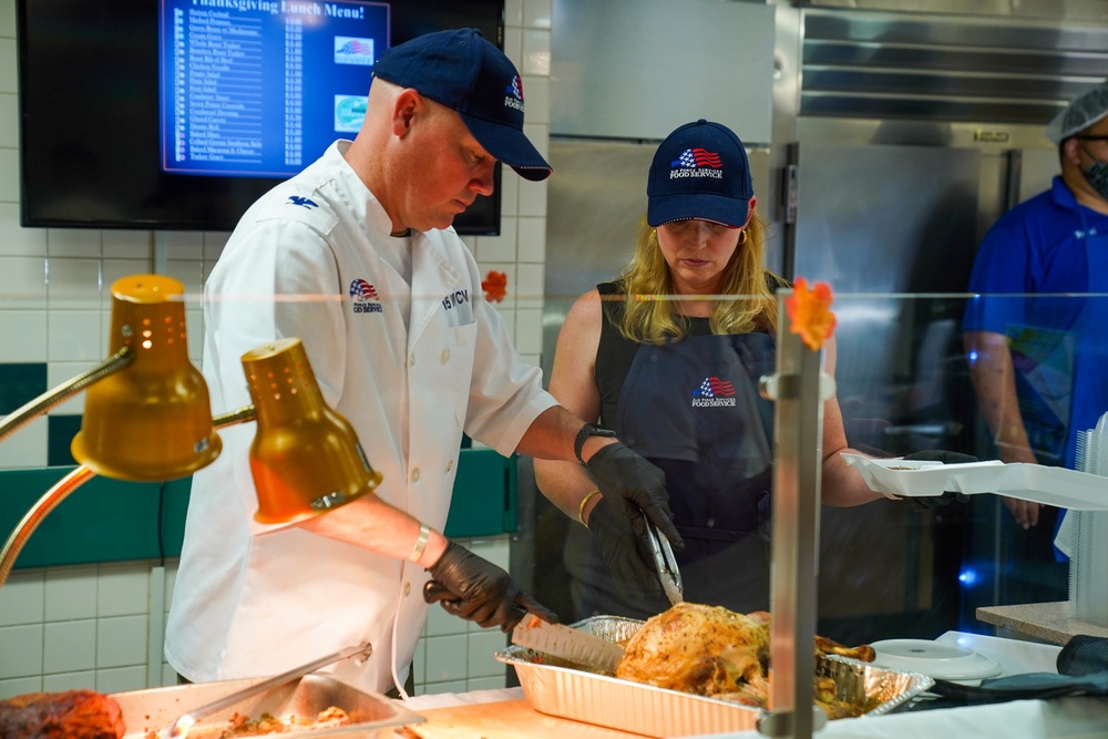 15th Wing Leadership serves Thanksgiving