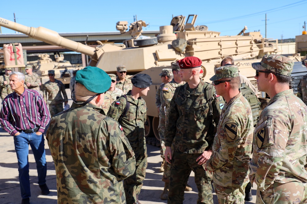 Polish army visits 1st Cavalry Division