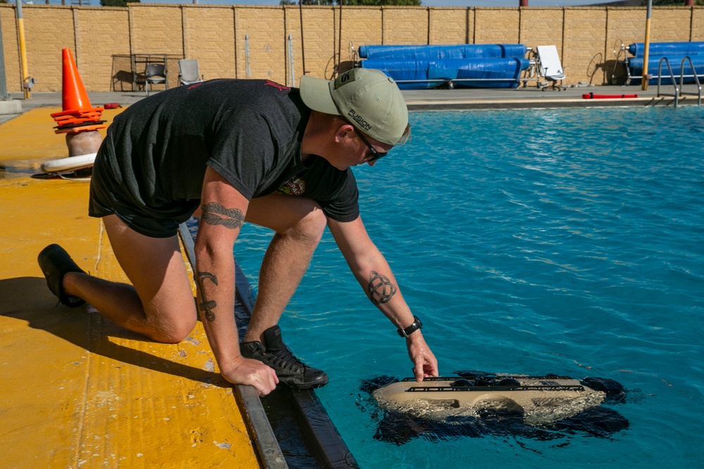 LERT/LEON 21 | Combat engineers and EOD Marines with 9th, 7th ESB conduct water confidence training