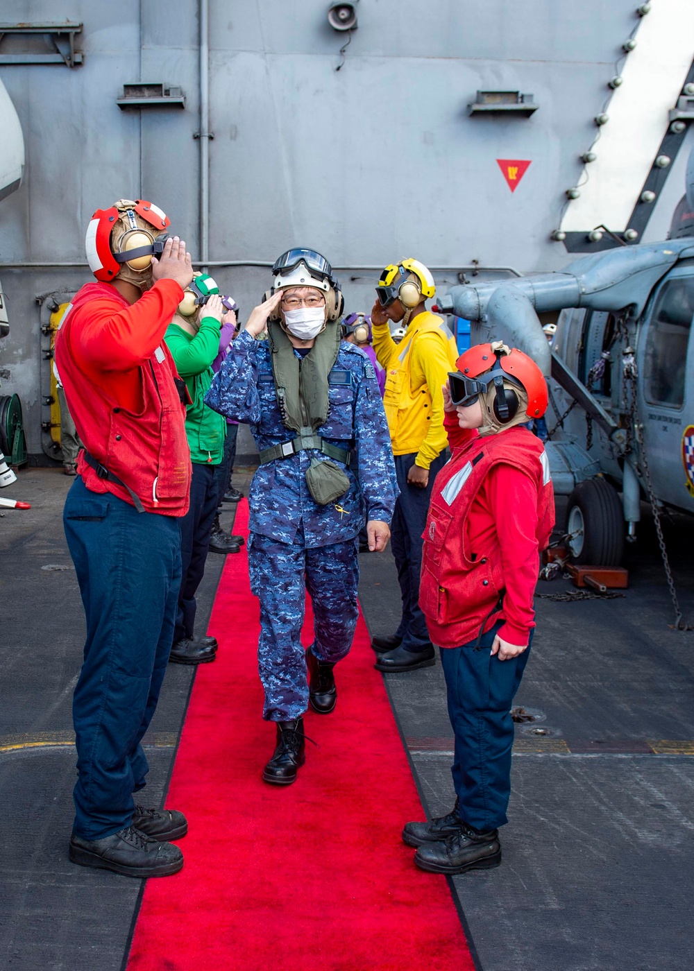 Commander, U.S. 7th Fleet, JMSDF Commander, Self-Defense Fleet Visit USS Carl Vinson (CVN 70) During ANNUALEX 2021