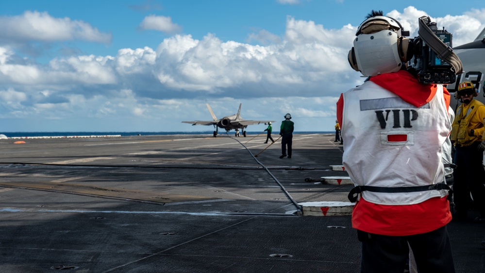 Commander, U.S. 7th Fleet, JMSDF Commander, Self-Defense Fleet Visit USS Carl Vinson (CVN 70) During ANNUALEX 2021