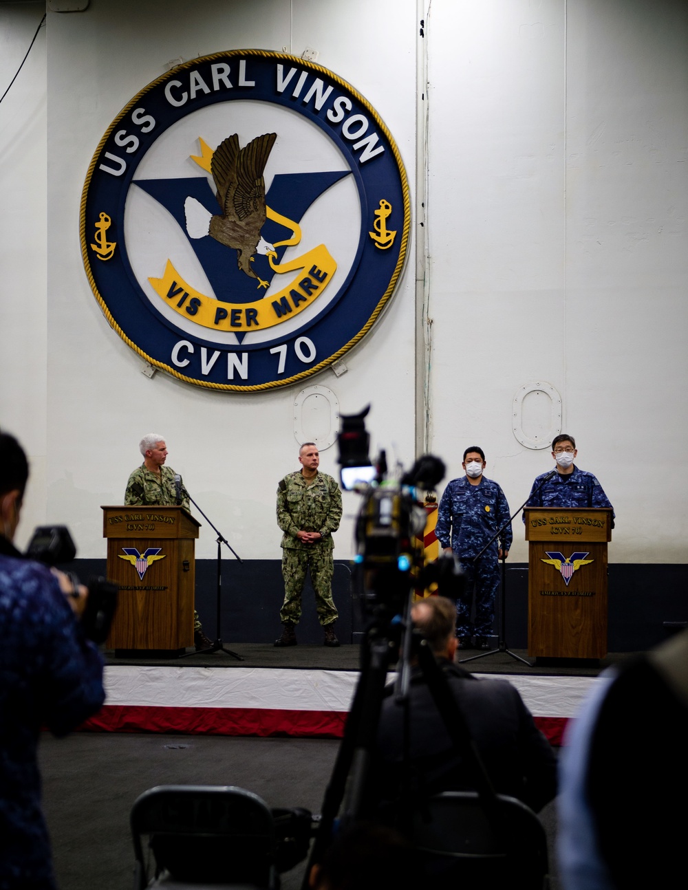 Commander, U.S. 7th Fleet, JMSDF Commander, Self-Defense Fleet Visit USS Carl Vinson (CVN 70) During ANNUALEX 2021