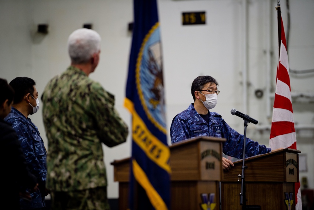 Commander, U.S. 7th Fleet, JMSDF Commander, Self-Defense Fleet Visit USS Carl Vinson (CVN 70) During ANNUALEX 2021