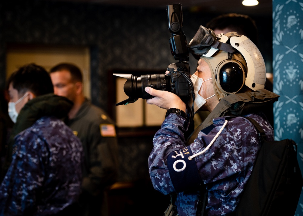 Commander, U.S. 7th Fleet, JMSDF Commander, Self-Defense Fleet Visit USS Carl Vinson (CVN 70) During ANNUALEX 2021