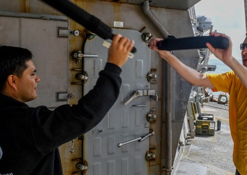 USS Chafee (DDG 90) Conducts Non-Lethal Combat Training