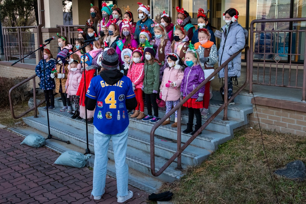 Osan AB brings holiday cheer with annual tree lighting ceremony