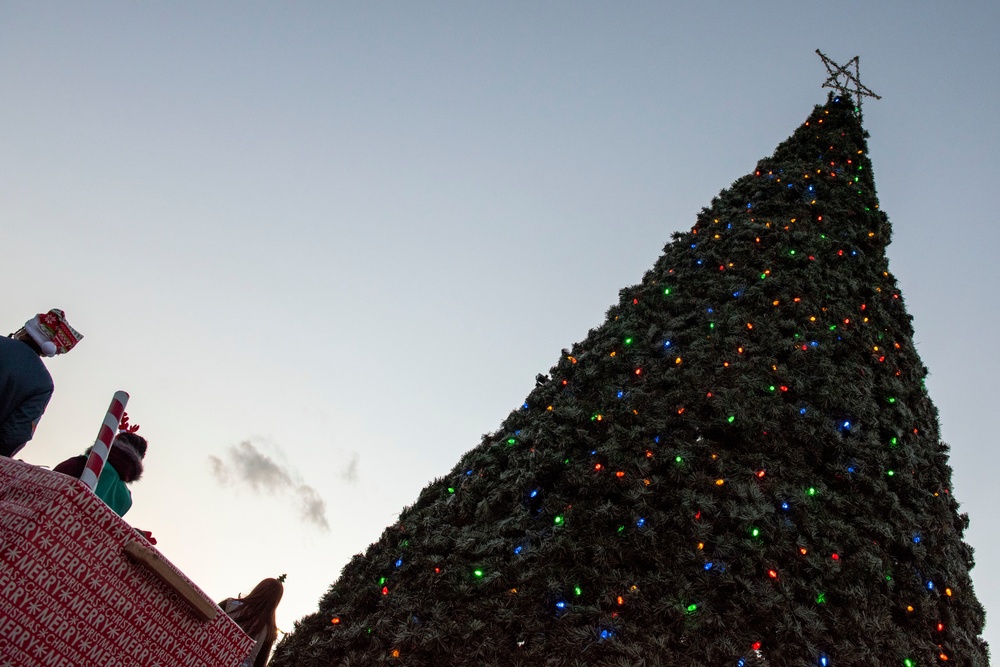 Osan AB brings holiday cheer with annual tree lighting ceremony