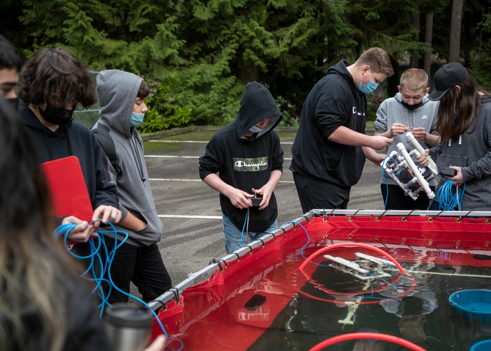 Navy supports Remotely Operated Vehicle Pool Day at Fairview Middle School