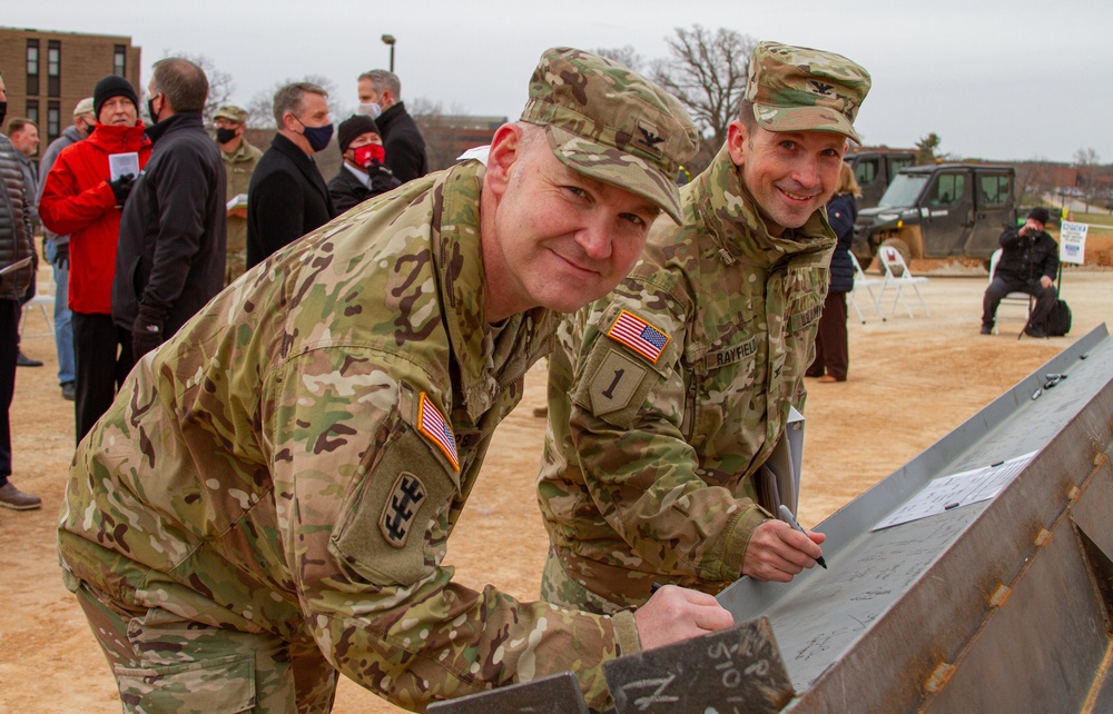 Northwestern Division and Kansas City District commanders sign the beam