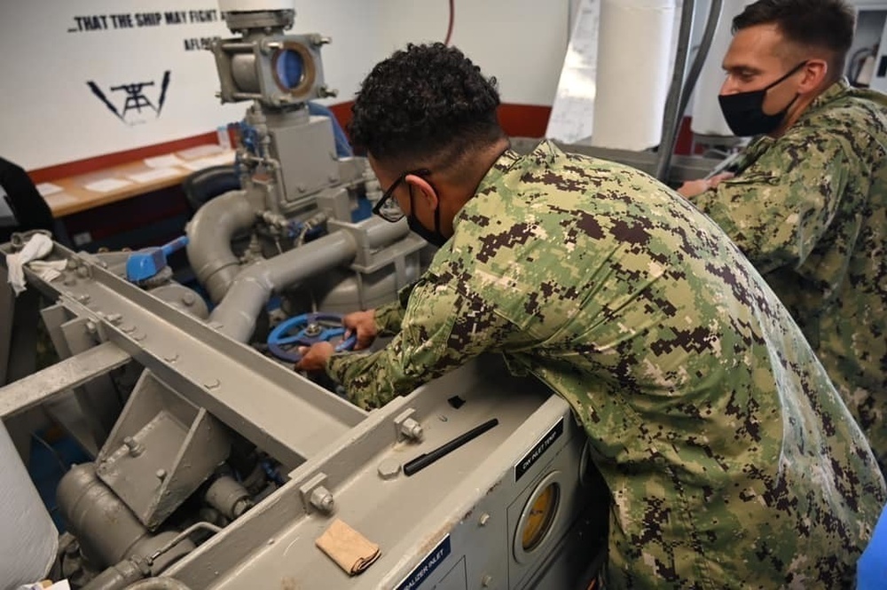 DVIDS - Images - Students at Fire Controlman Aegis (FCA) “A” School ...