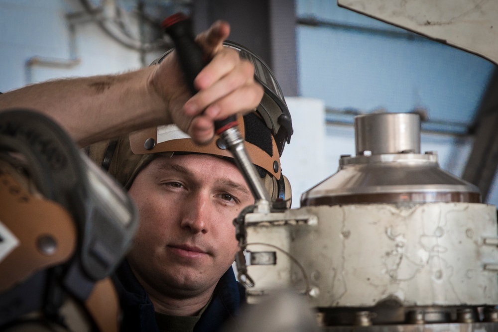 VMGR-352 Conducts Maintenance