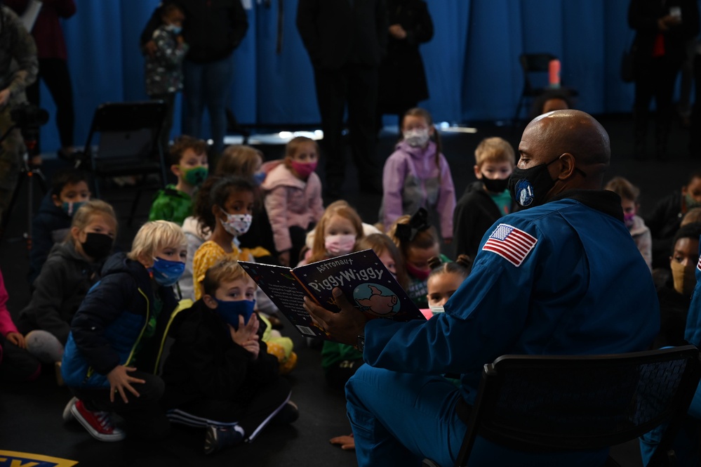 NASA astronauts visit Joint Base Anacostia-Bolling