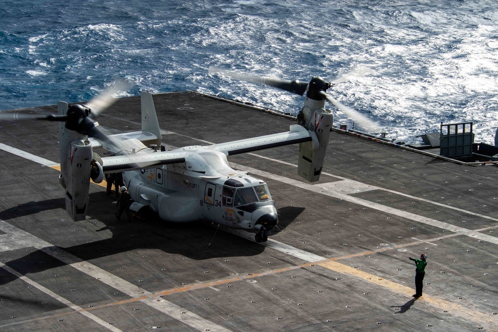 USS Carl Vinson (CVN 70) Conducts Flight Operations in Philippine Sea